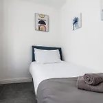 4Br Bradford Home, Contractor Friendly With Parking