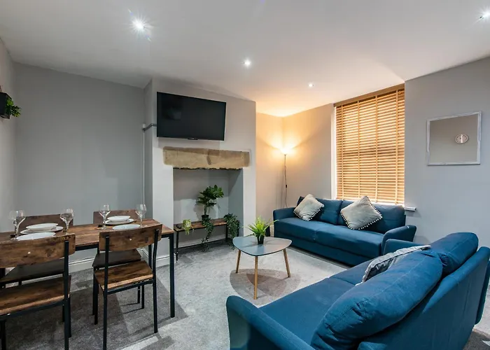 4Br Bradford Home, Contractor Friendly With Parking