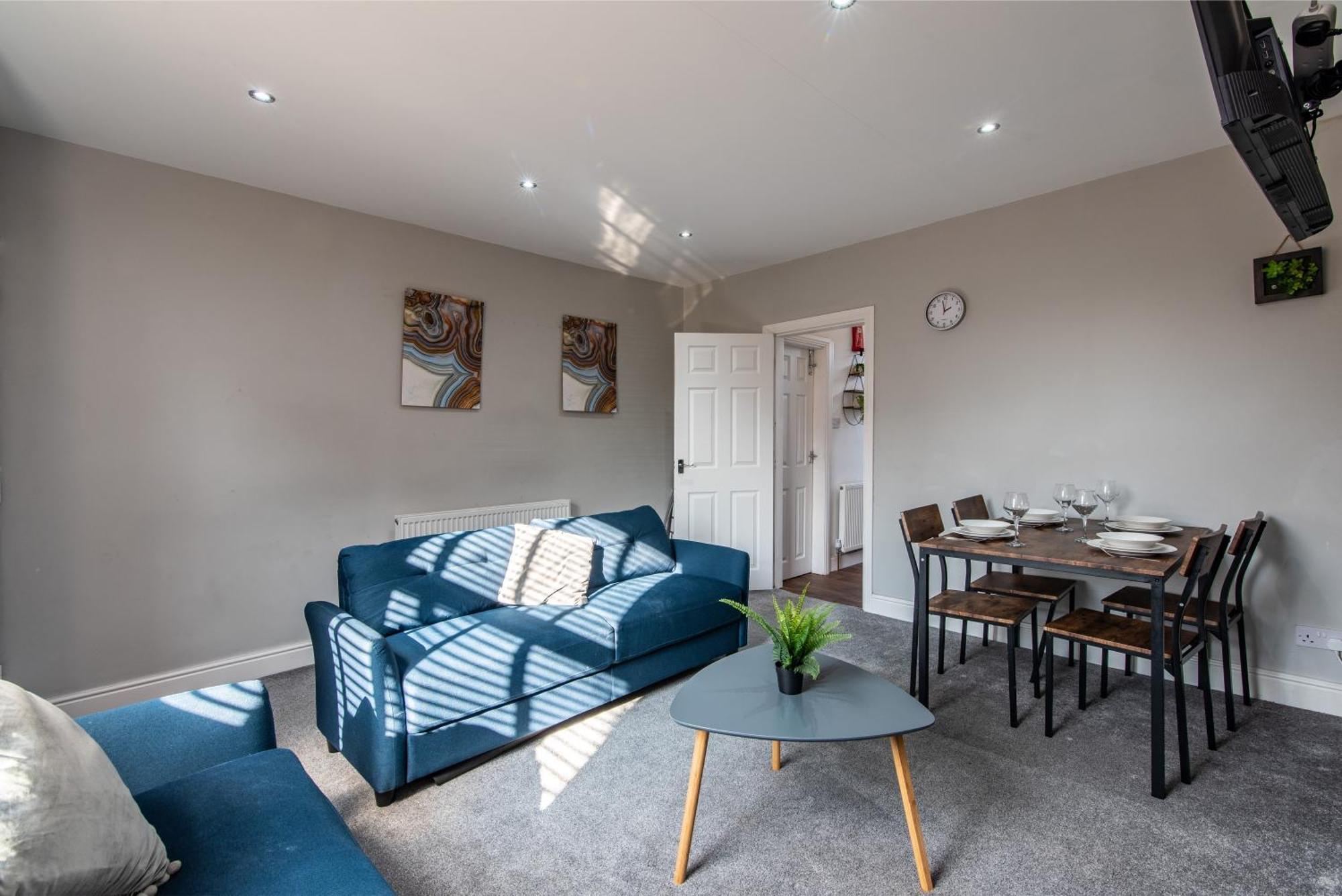 Holiday home 4br Bradford Home, Contractor Friendly With Parking